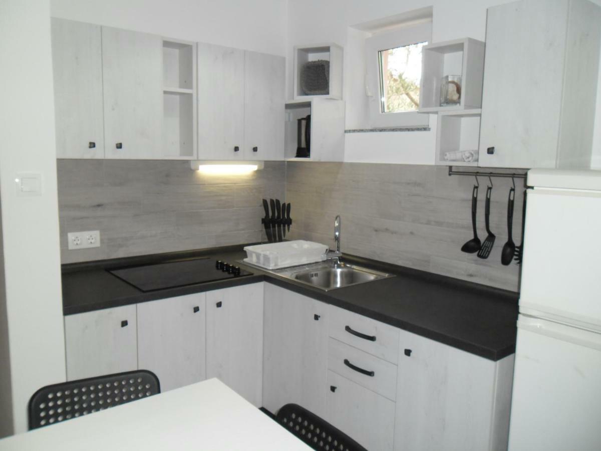 Apartmani Nena Povljana Exterior foto