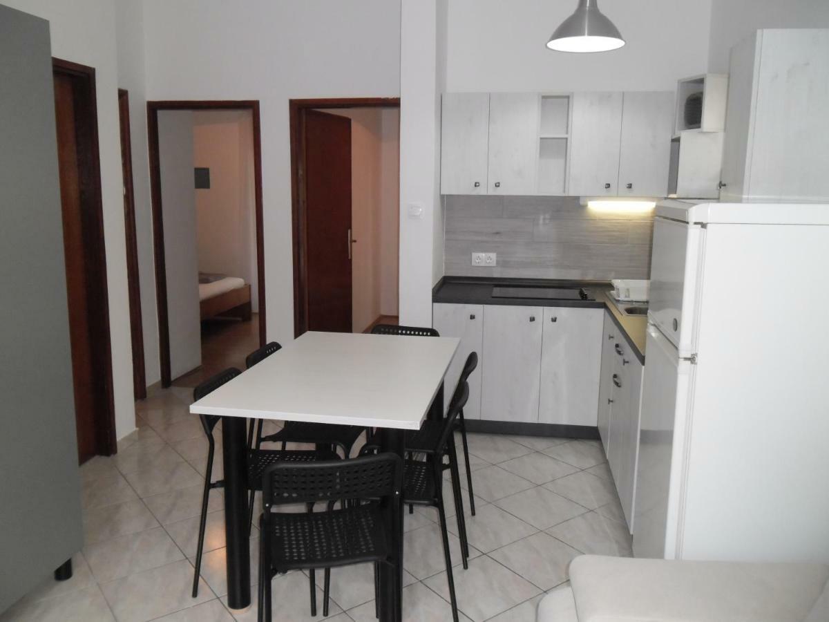 Apartmani Nena Povljana Exterior foto